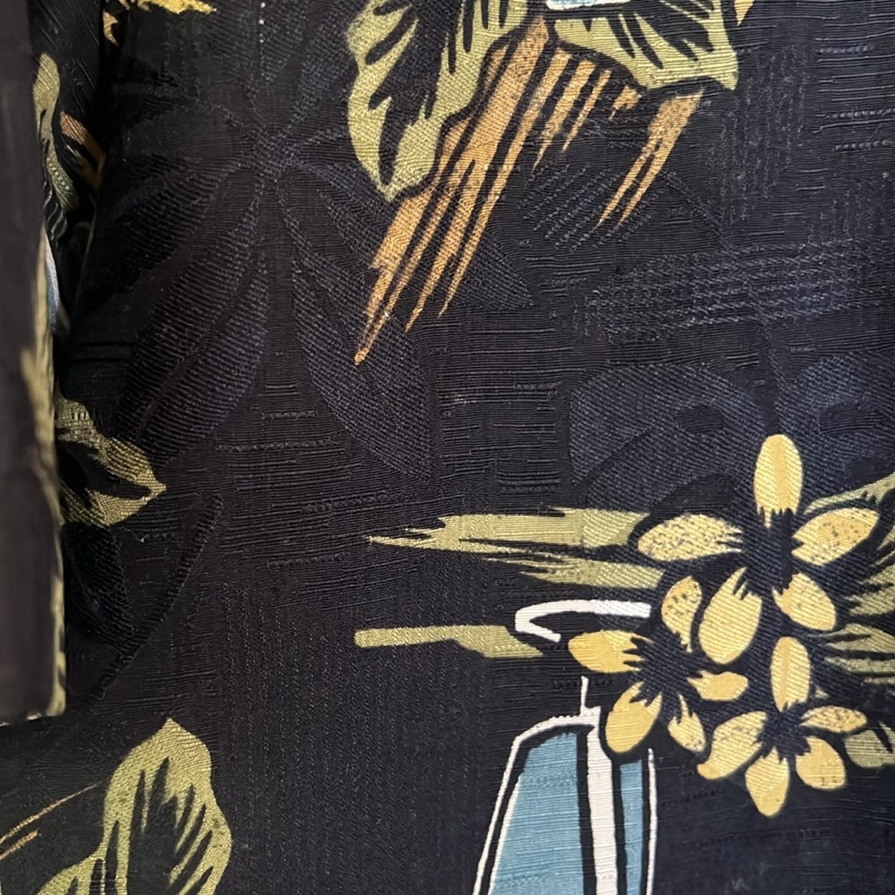 Tommy Bahama 100% silk shirt - Picture 2 of 5